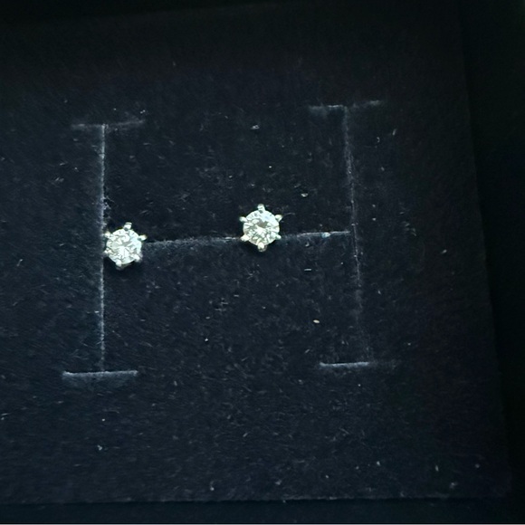 Platinum Diamond Stud Earrings .20ct Pt900 - Picture 3 of 5